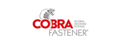 Le logo "Cobra" est écrit en majuscule rouge, avec un serpent au-dessus du "O" en gris. Le mot "fastener" est écrit en majuscule en gris, en lettre fine, en dessous du "BRA" de "COBRA".