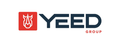 Logo "Yeed" écrit en majuscule bleu marine, avec le mot "Group" écrit en majuscules rouge en plus petit en dessous, à droite. Le logo est à gauche de la marque "YEED". Il s'agit d'un carré rouge, avec des vecteurs blancs représentant un cheval.